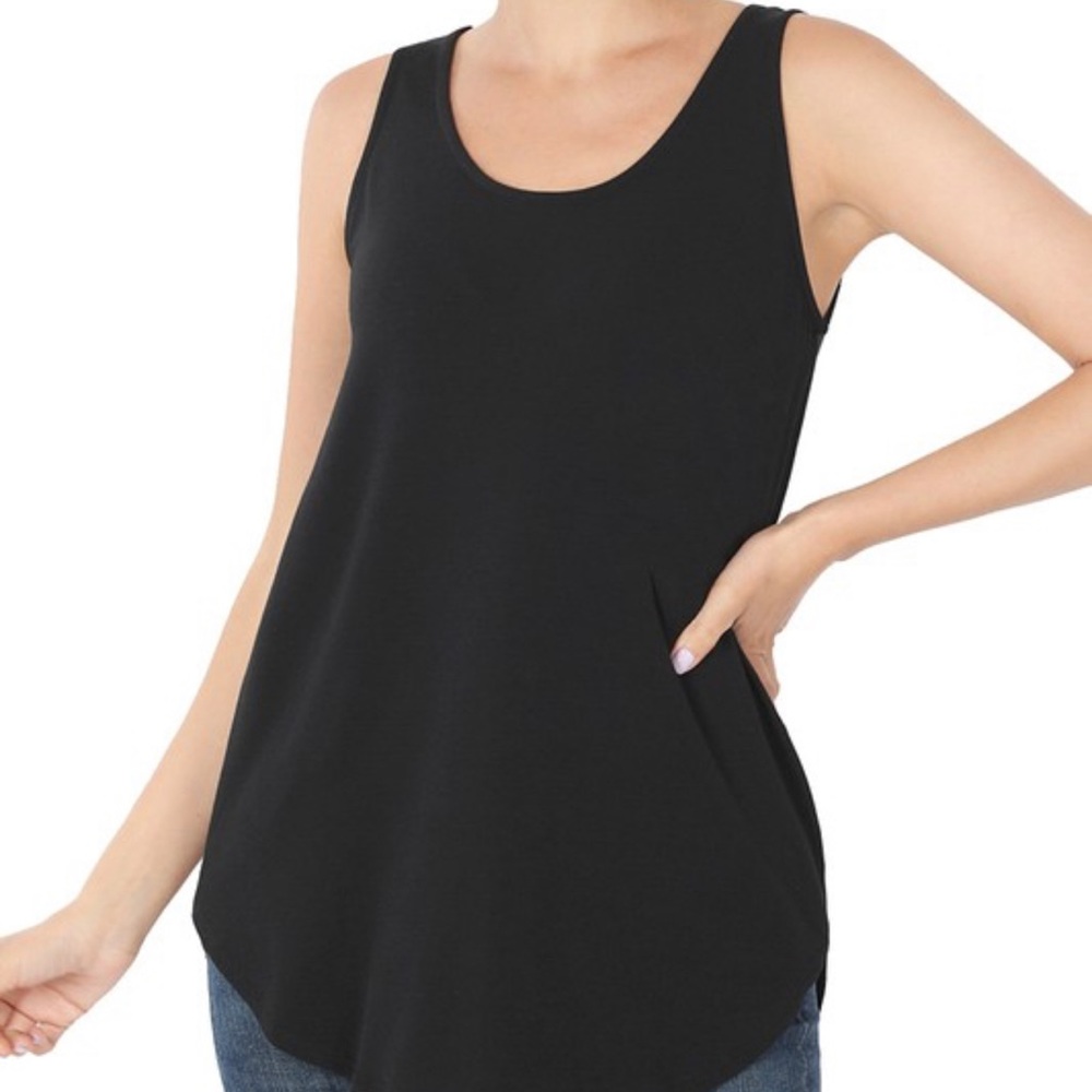 Staple Piece! True to size loose fit. New without tags.